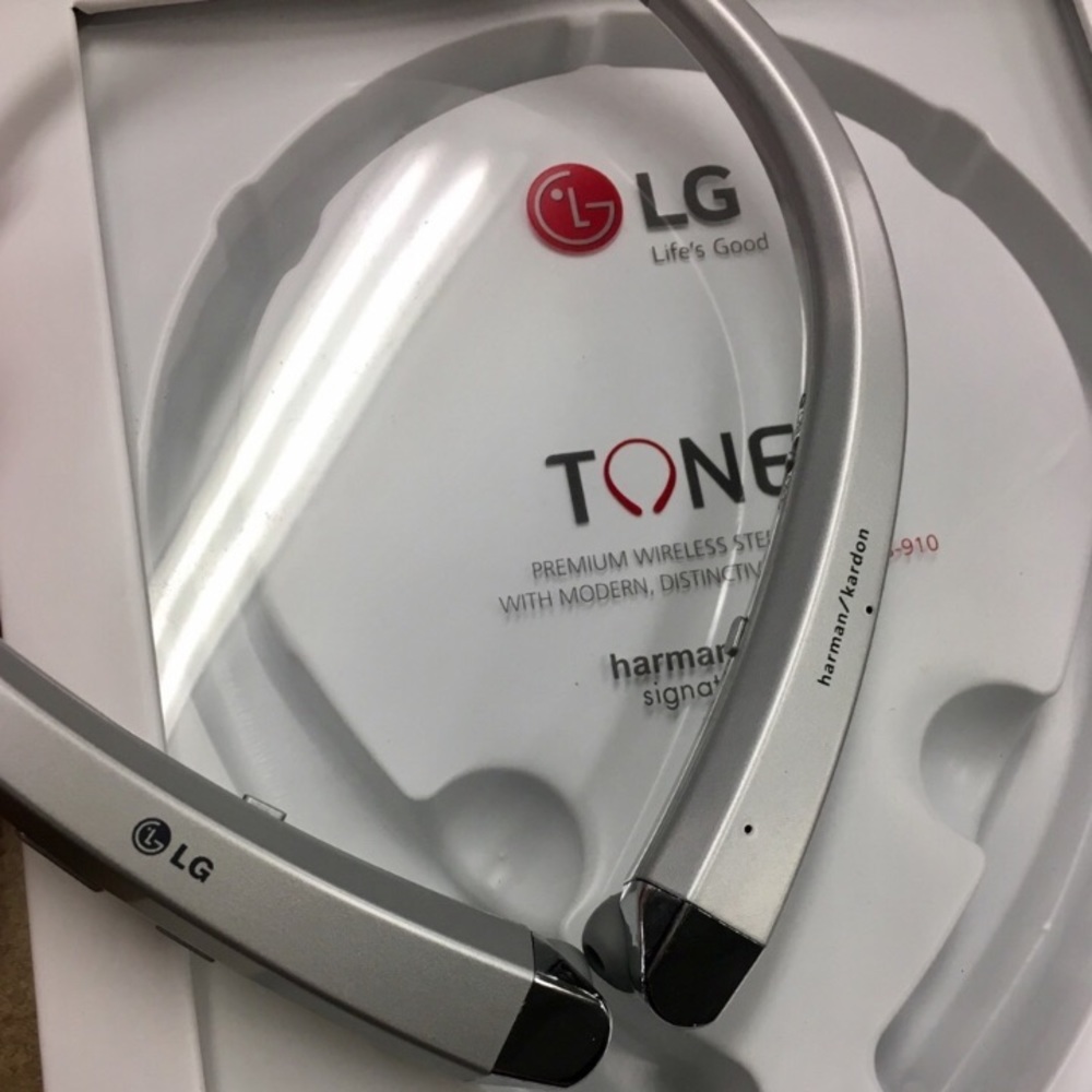 1 DAY SALE! LG 910 Neckband Headset w/ Accessories